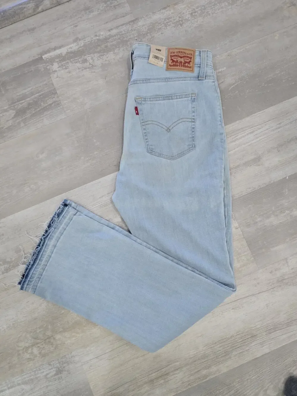 Levi's 725 High Rise Bootcut Jeans Women's NWT Size 32 Light Wash Frayed Raw Hem